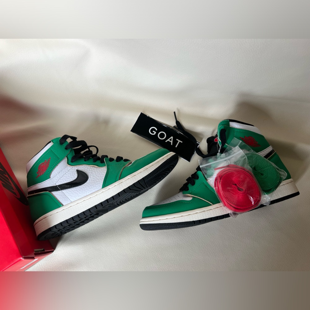 Nike Air Jordan 1 Retro High OG Lucky Green Black Woman 7 Sneakers Shoes NIB
